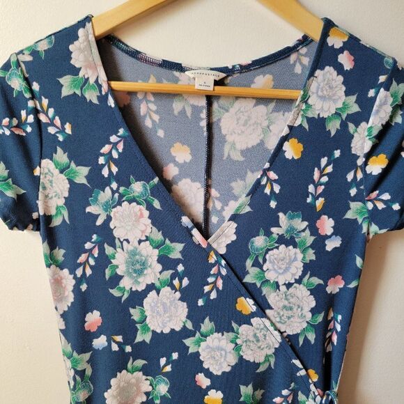 WORN ONCE AEROPOSTALE BLUE FLORAL WRAP STYLE DRESS SZ SMALL - Picture 3 of 16